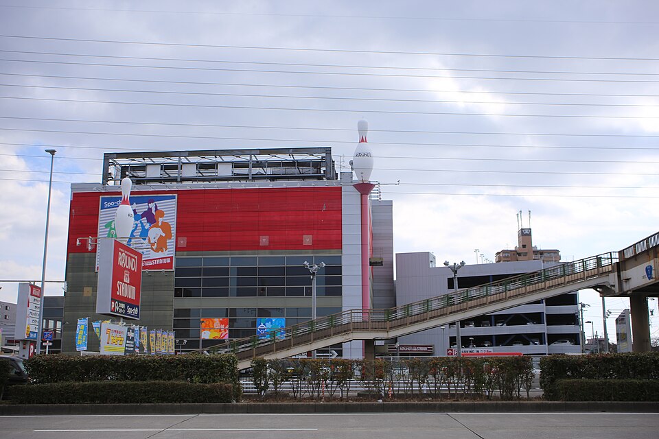ラウンドワン中川1号線店の外観（2021年撮影）
